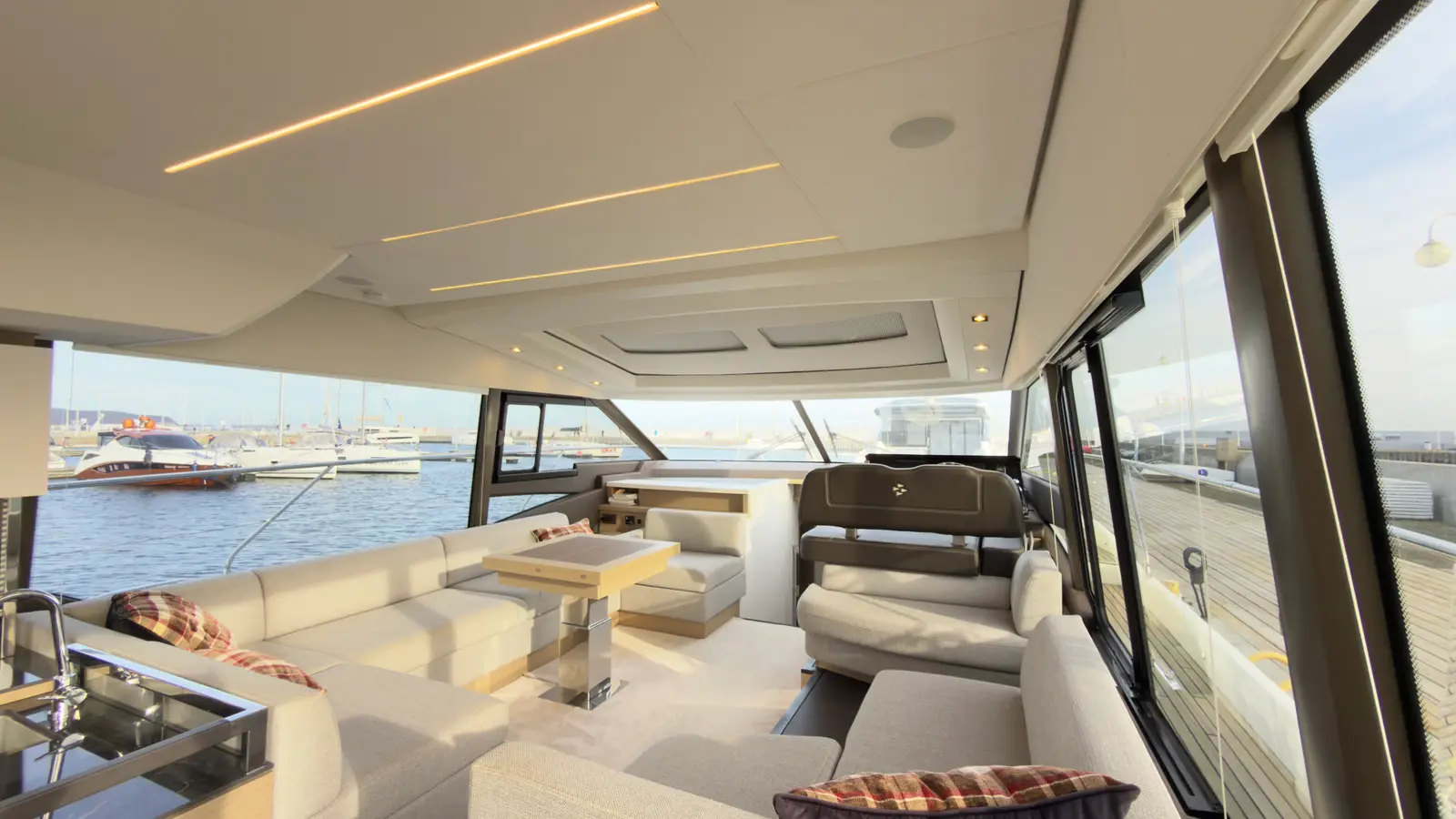 Premium, Interior image