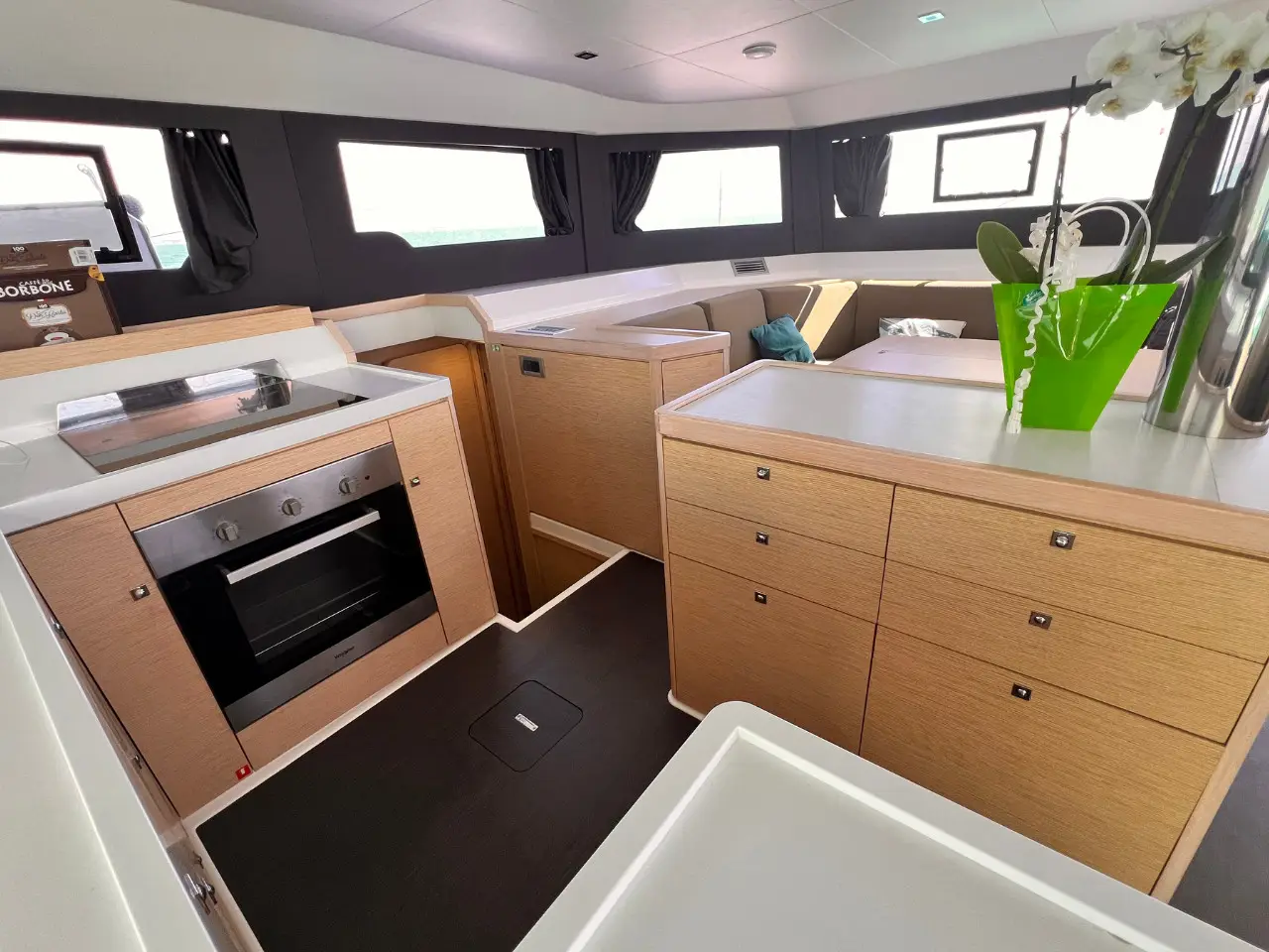 FUTURA, Interior image