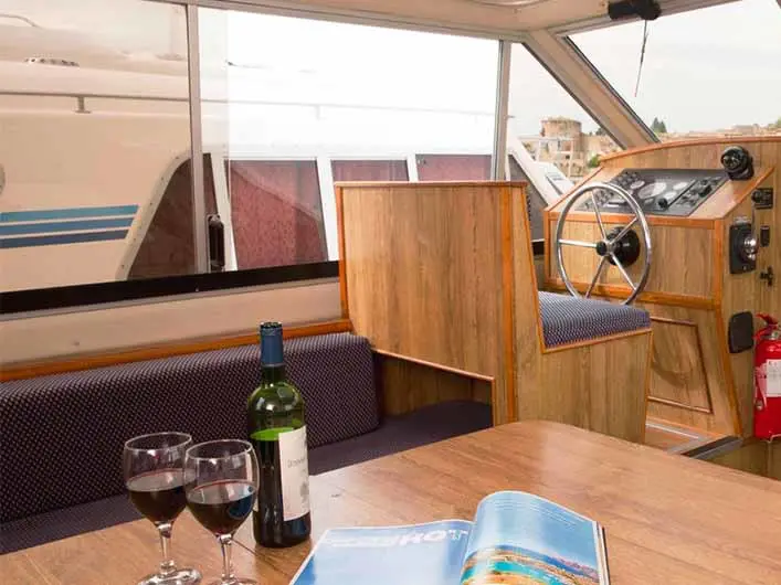 Lake Star - Budget 4, Interior image