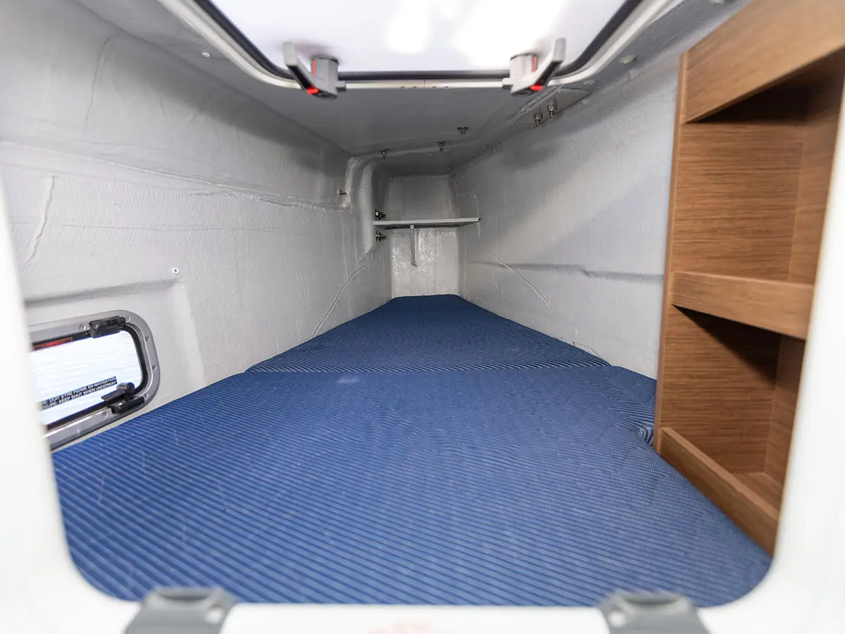 MONARCH 2020 (air condition, generator), Skipper cabin