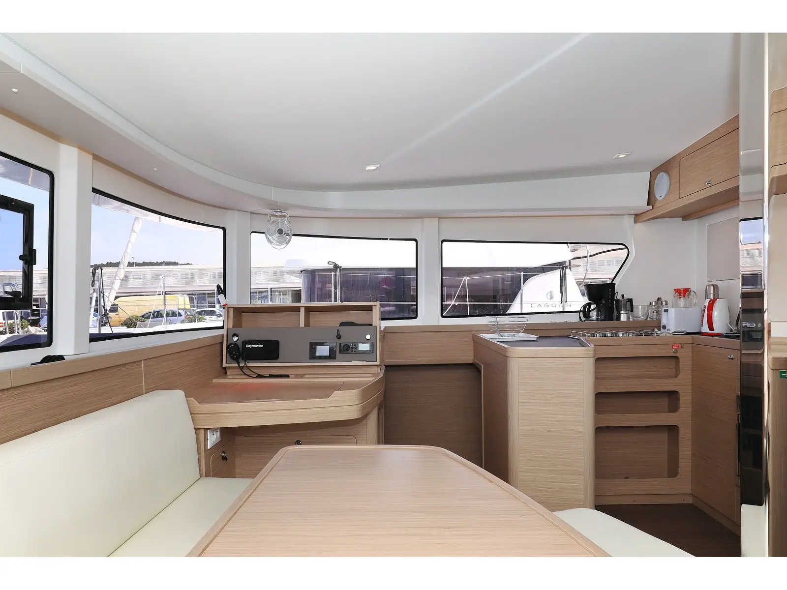 FAMILY TIME, Interior image