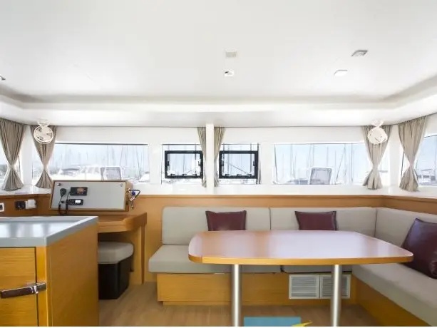 Hydra VIII, Interior image