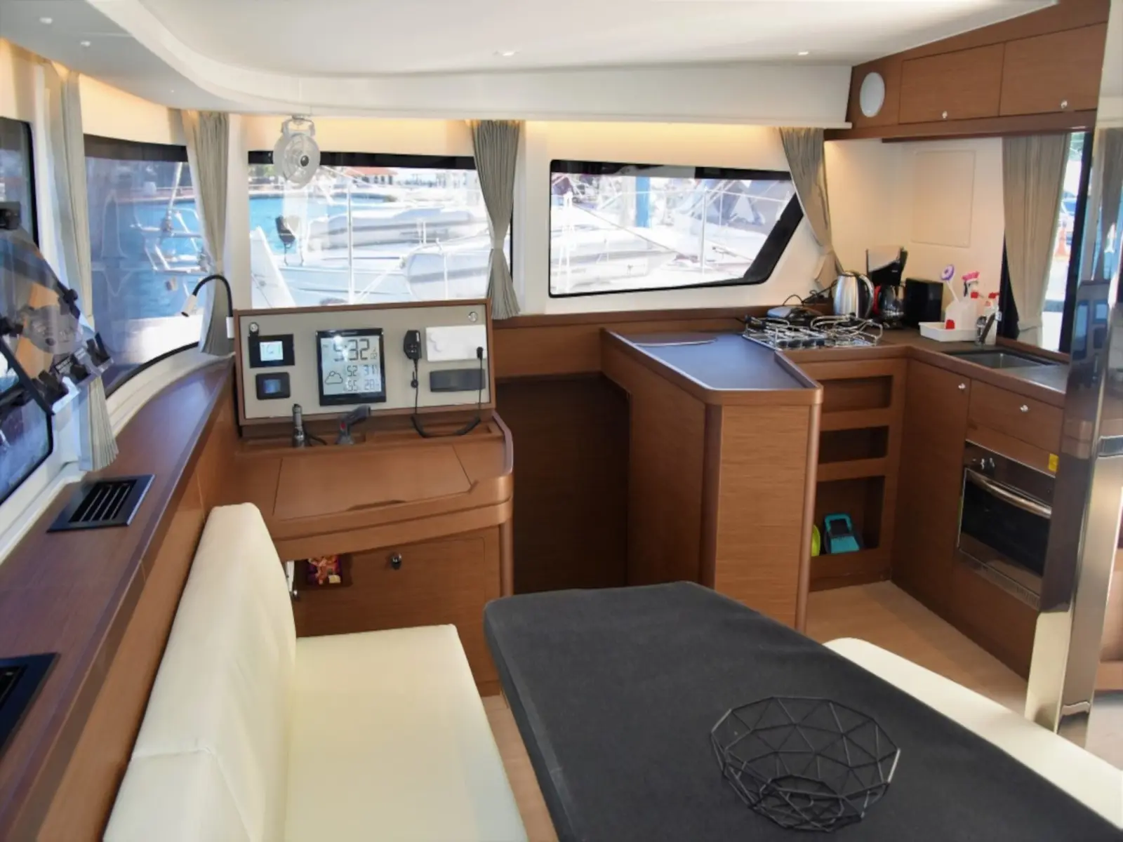 ANTEL AC,Gen,W.maker, Interior image