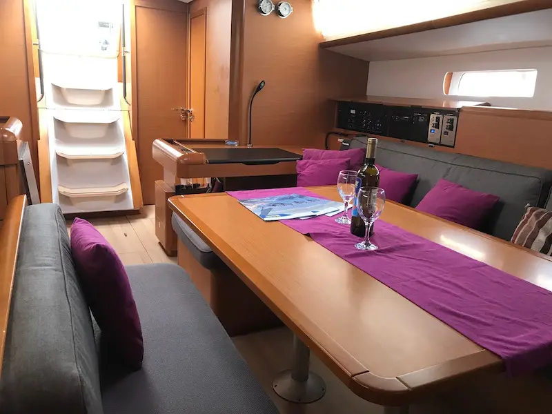 ALF, Interior image
