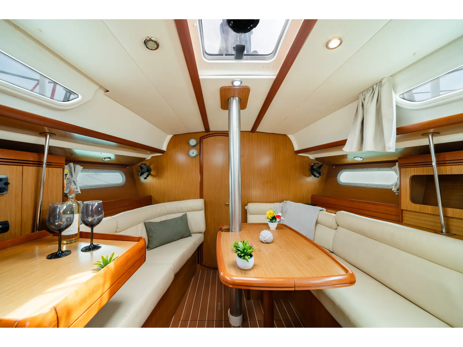 DIONE, Interior image