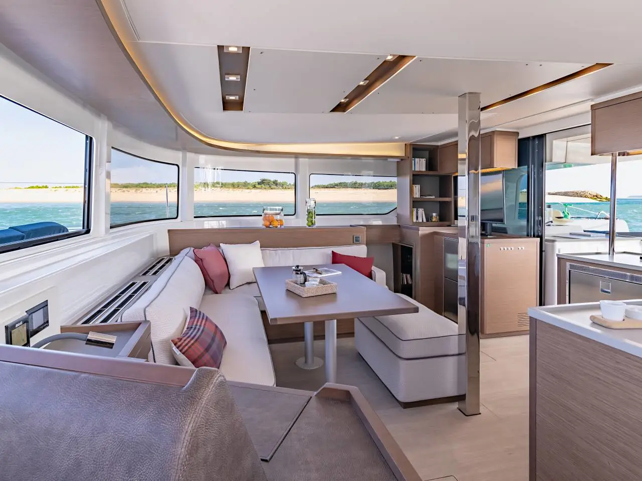3S, Interior image