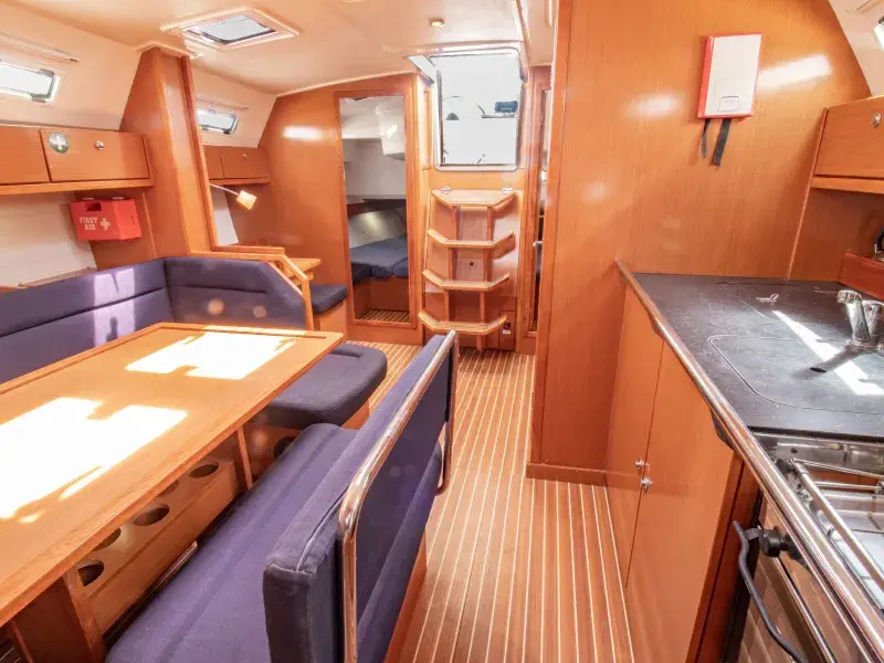Honey S, Interior image