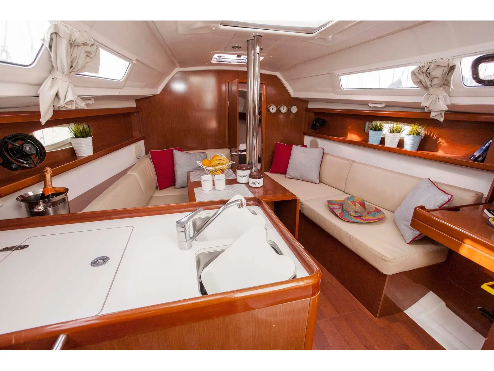 Moody Blues, Interior image
