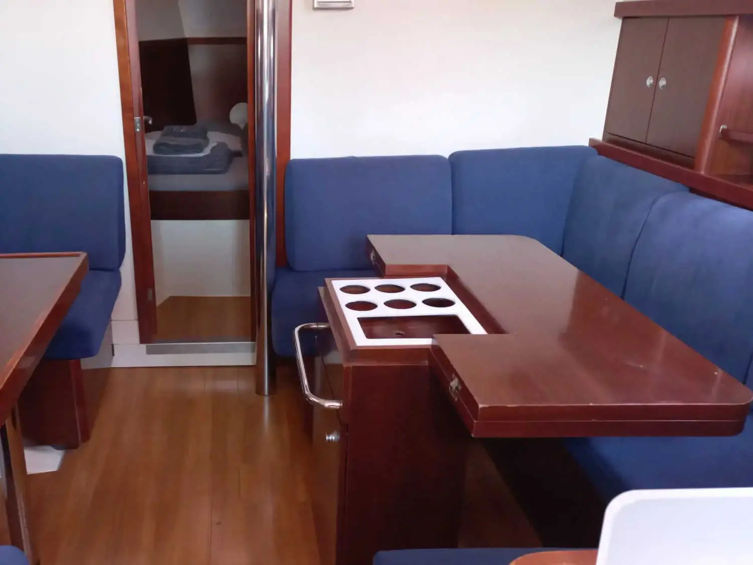 Baba Yaga, Interior image