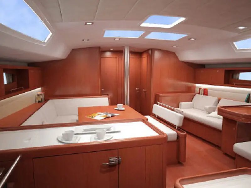 Altais, Interior image