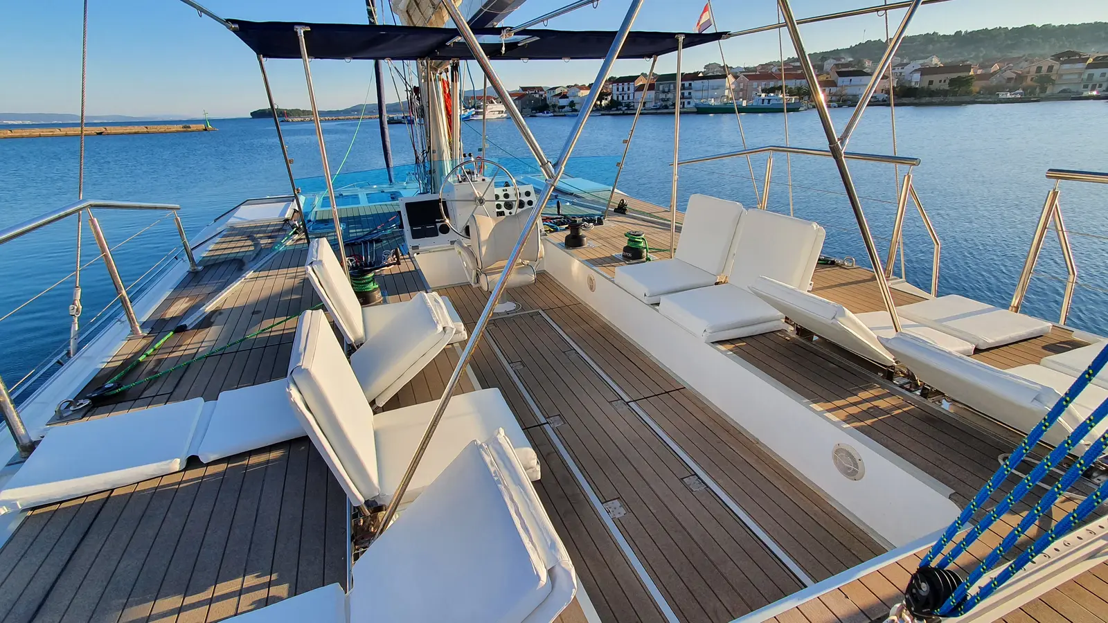 UPWIND 50, photograph 21