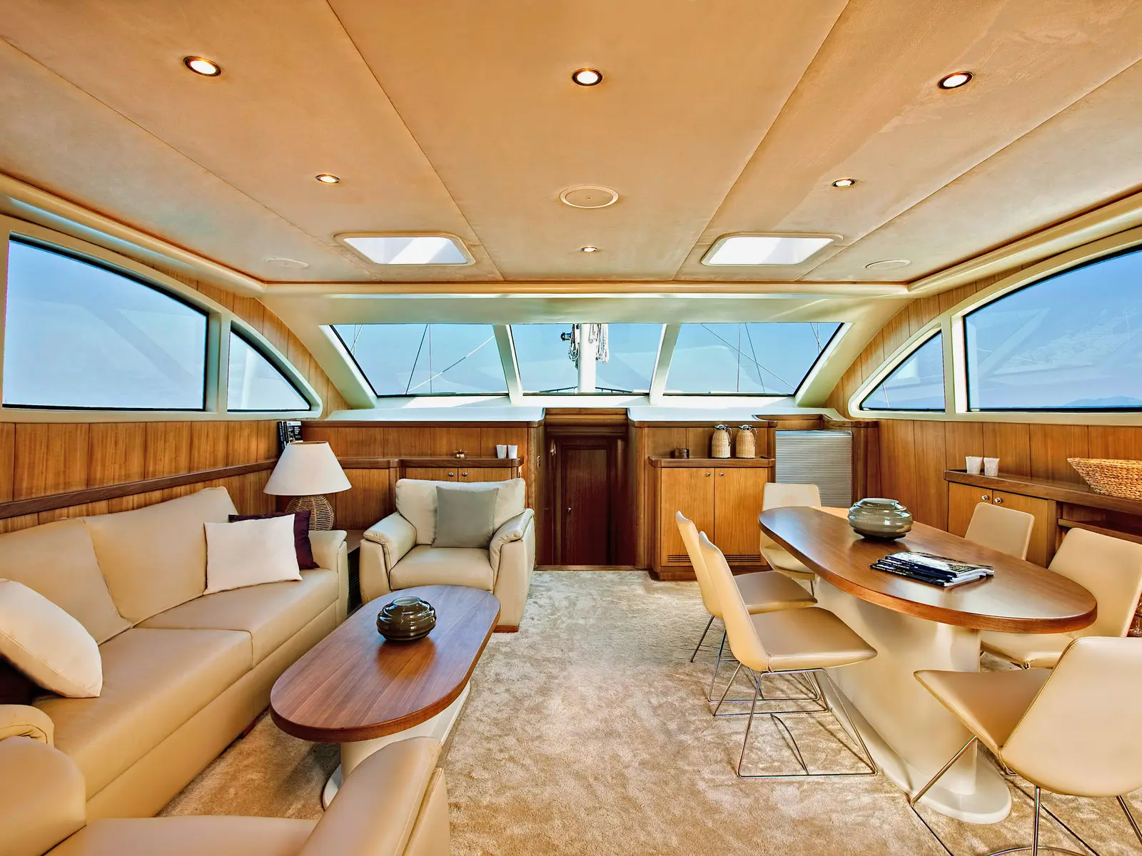 Miss B, Interior image