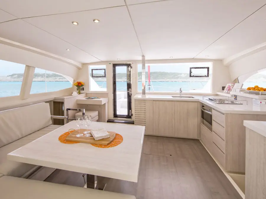 Sunsail 404 Classic, Interior image