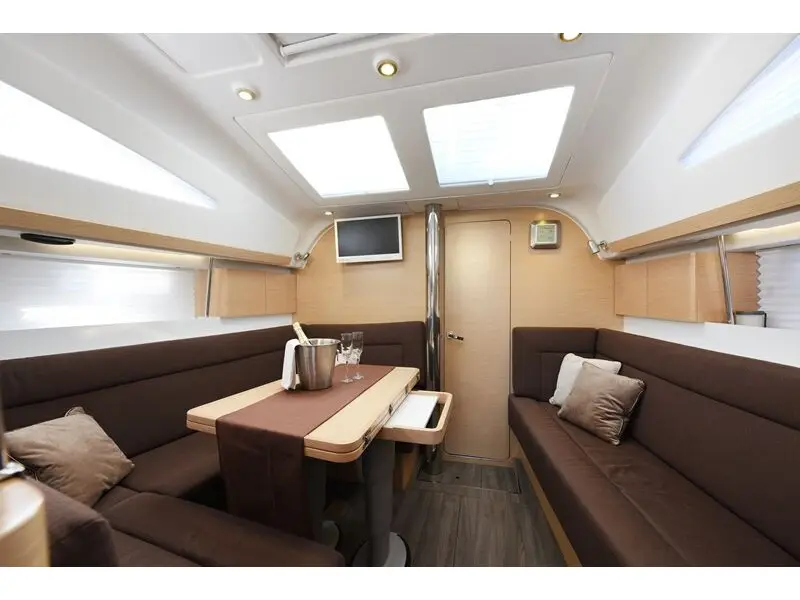 Vili - new sails 2021., Interior image