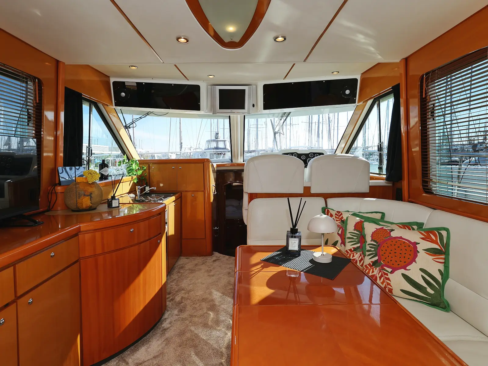 KATANA, Interior image