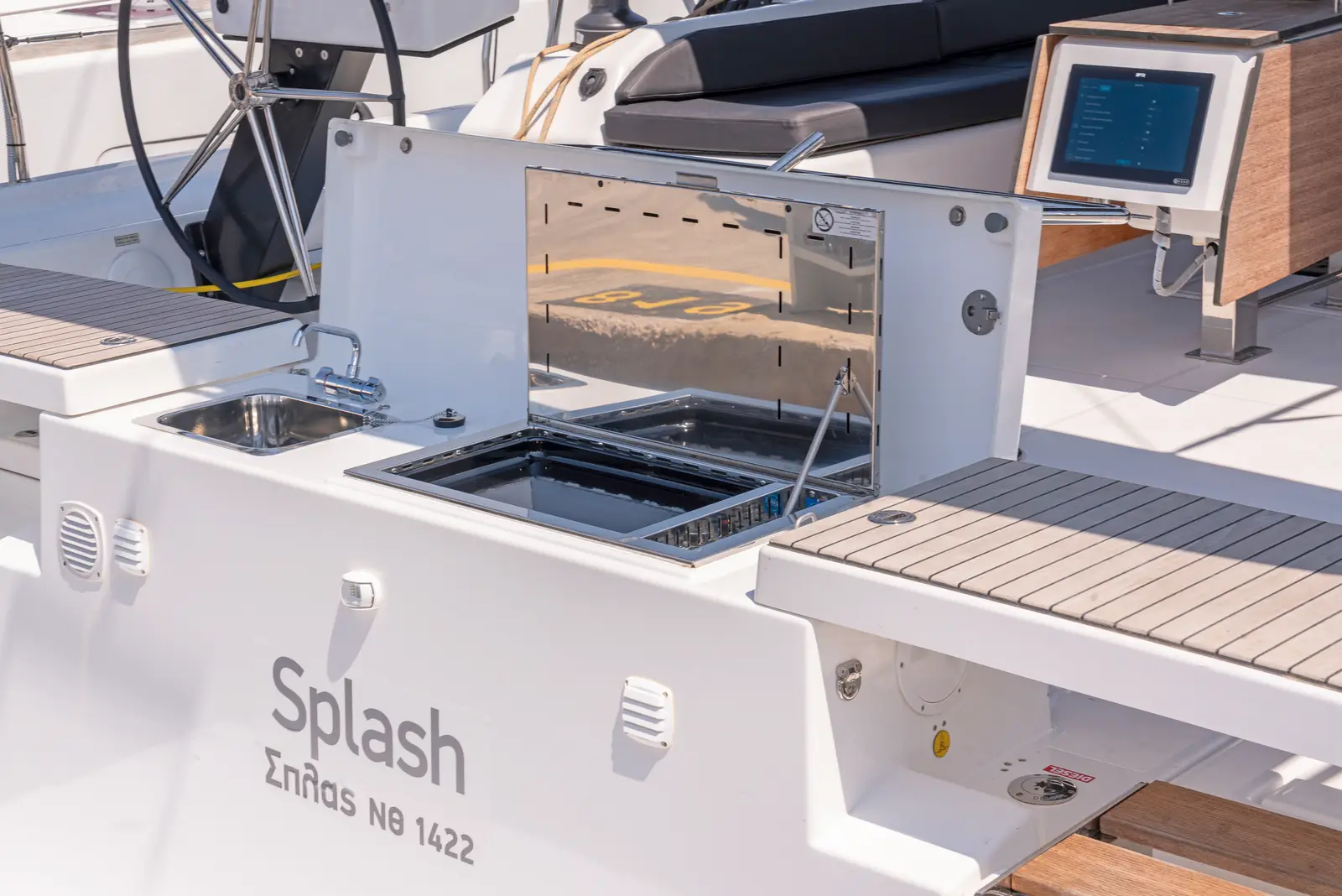 Splash, photograph 3