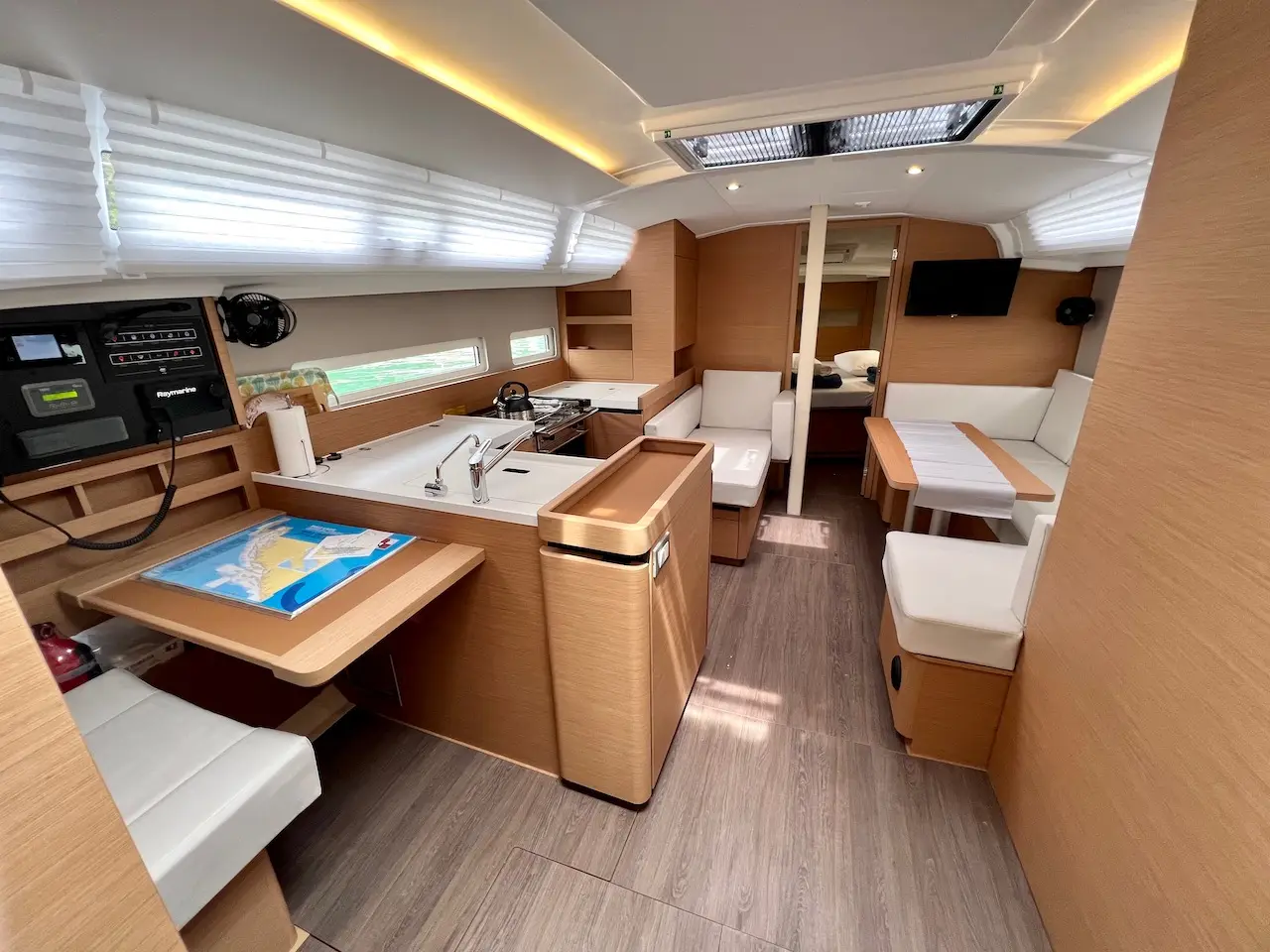 Thalia, Interior image