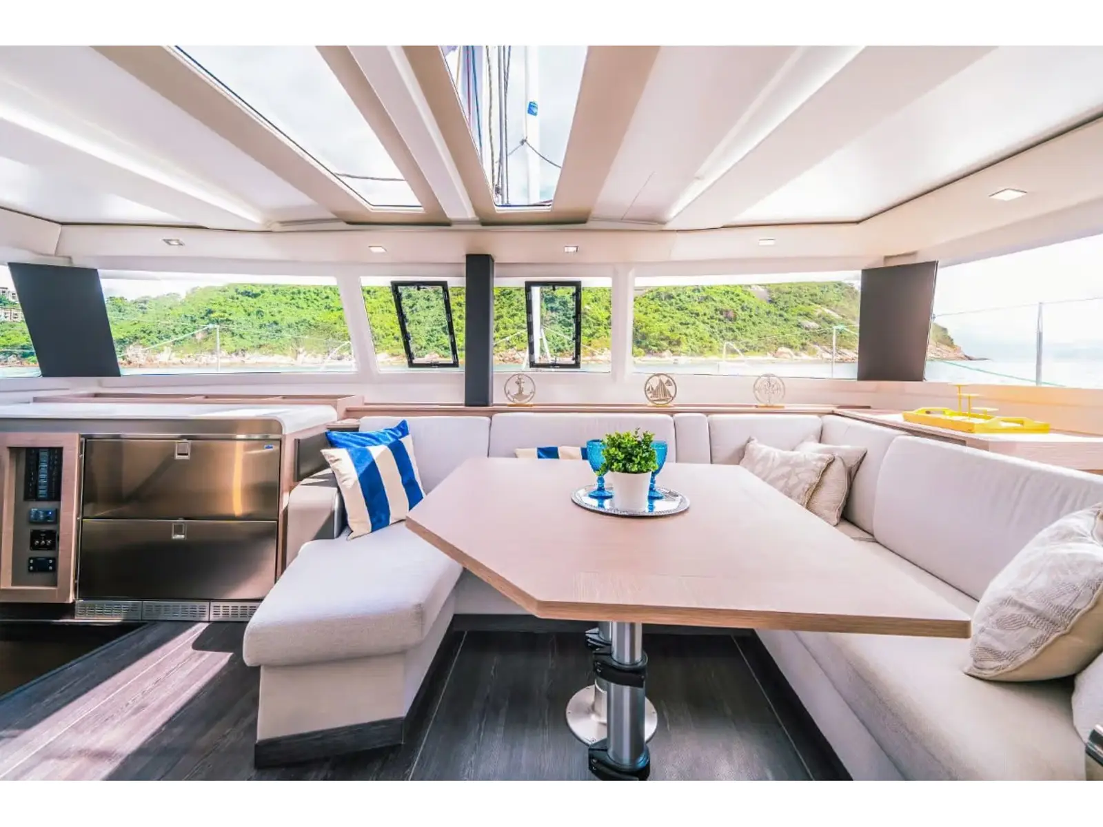Blue Angel, Interior image