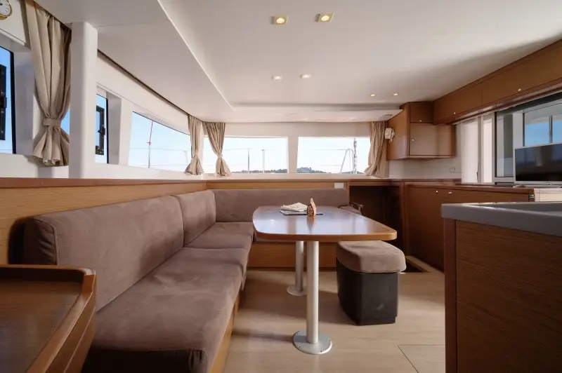Zuzo 2, Lagoon 450