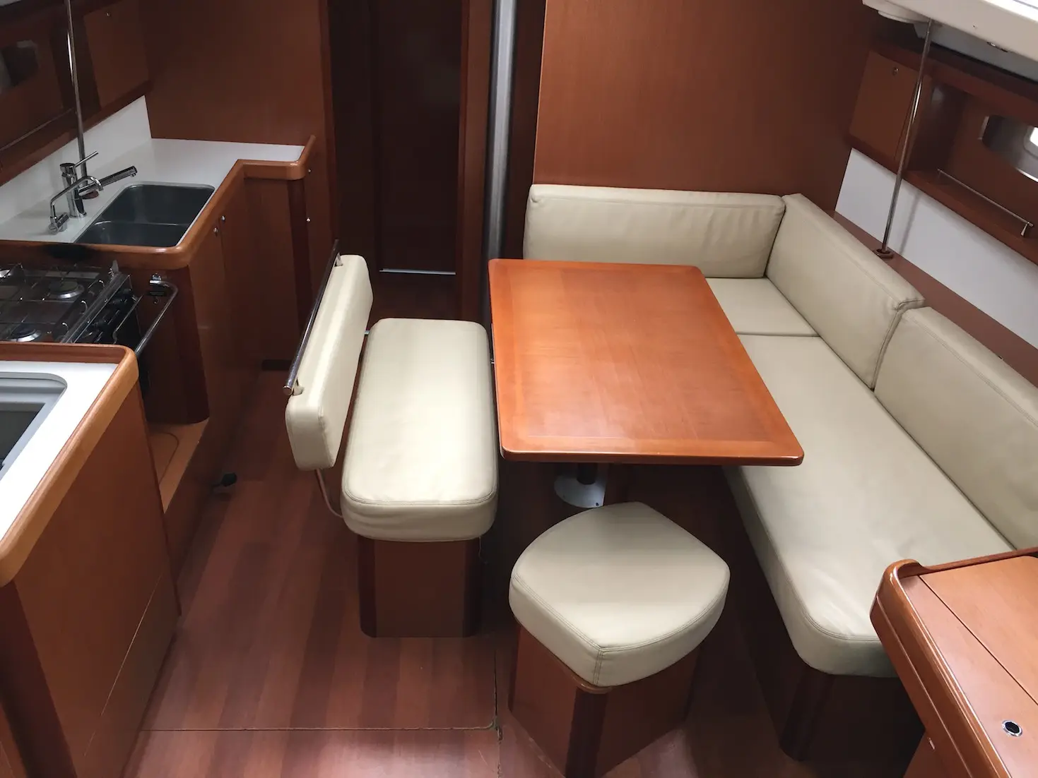 Silly Shark (GND), Interior image