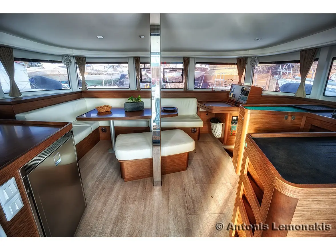 Premium, Interior image
