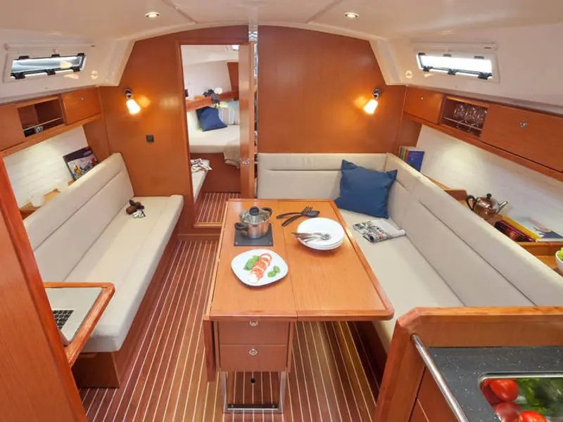 Carpe Diem, Interior image