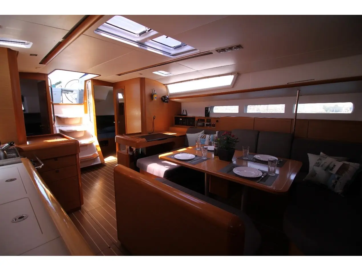 Lucky Slot - (A/C - Generator - Refit 2024), Interior image