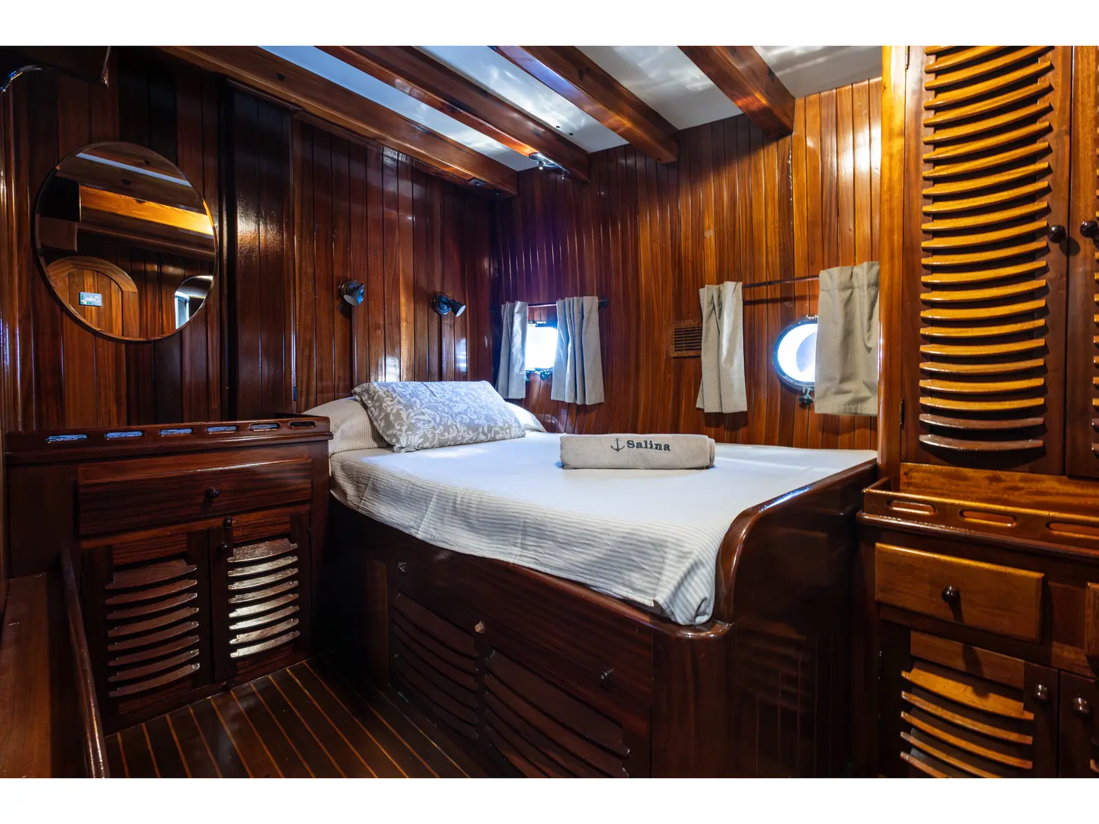 Aeolian Island Cabin 2 , Interior image
