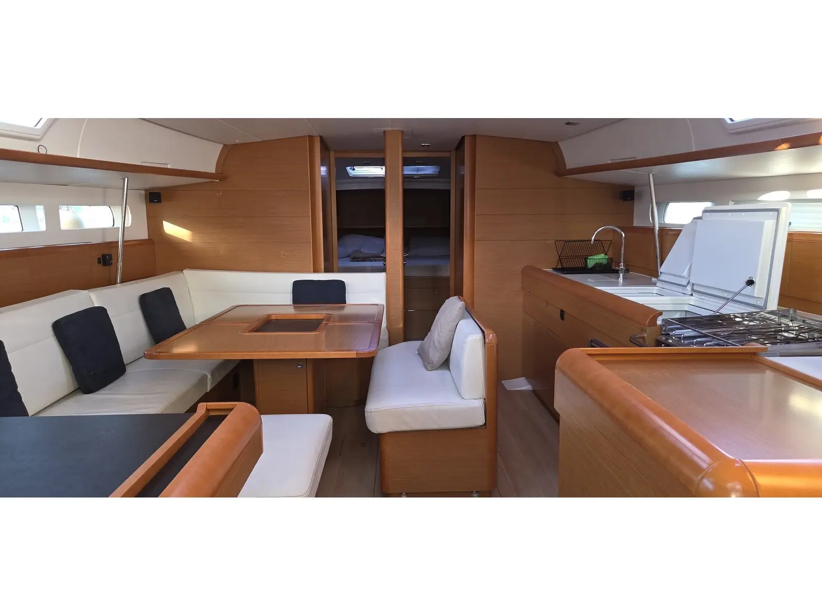 Principessa P., Interior image