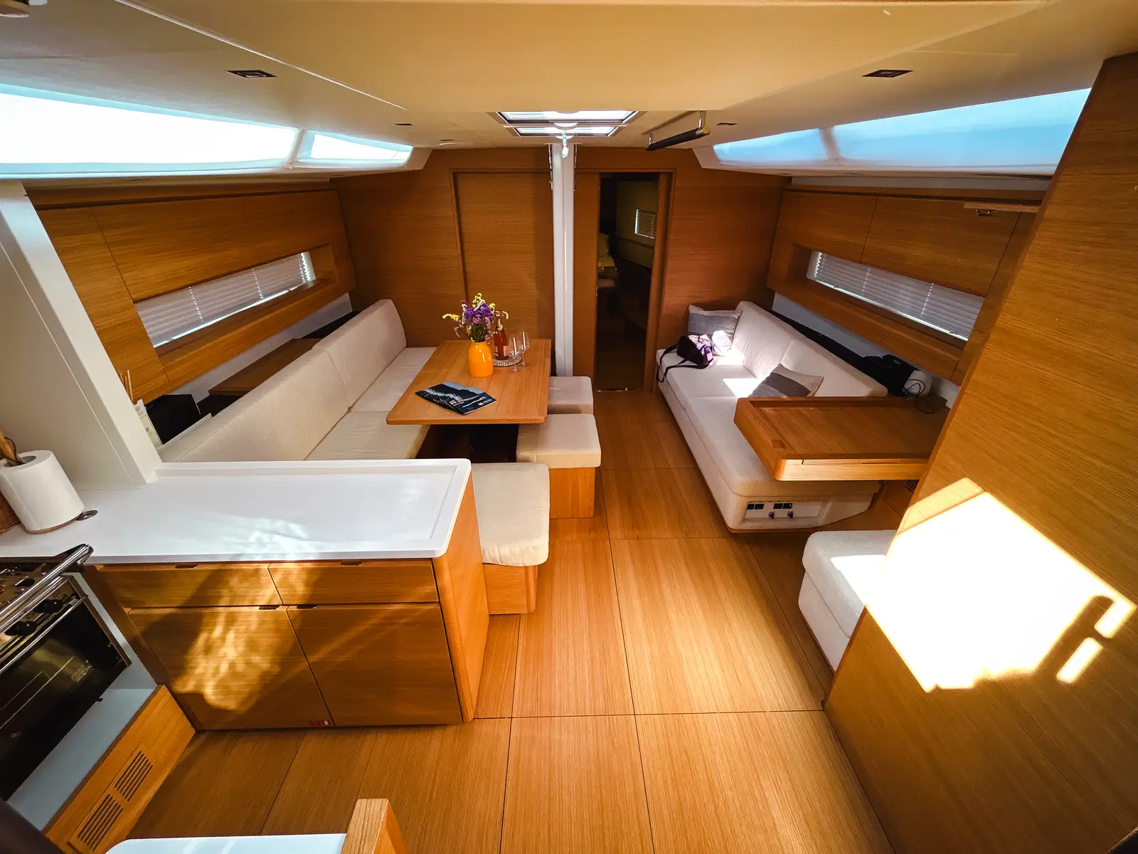 Premium +, Interior image