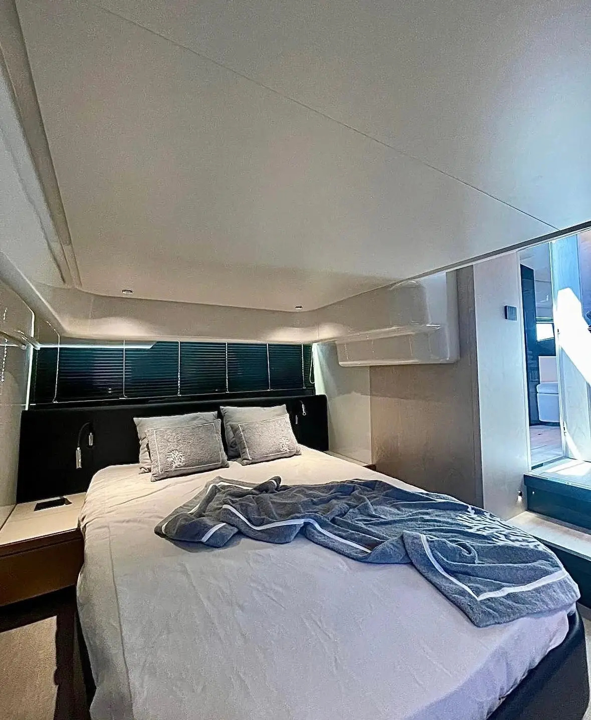 Premium +, Interior image