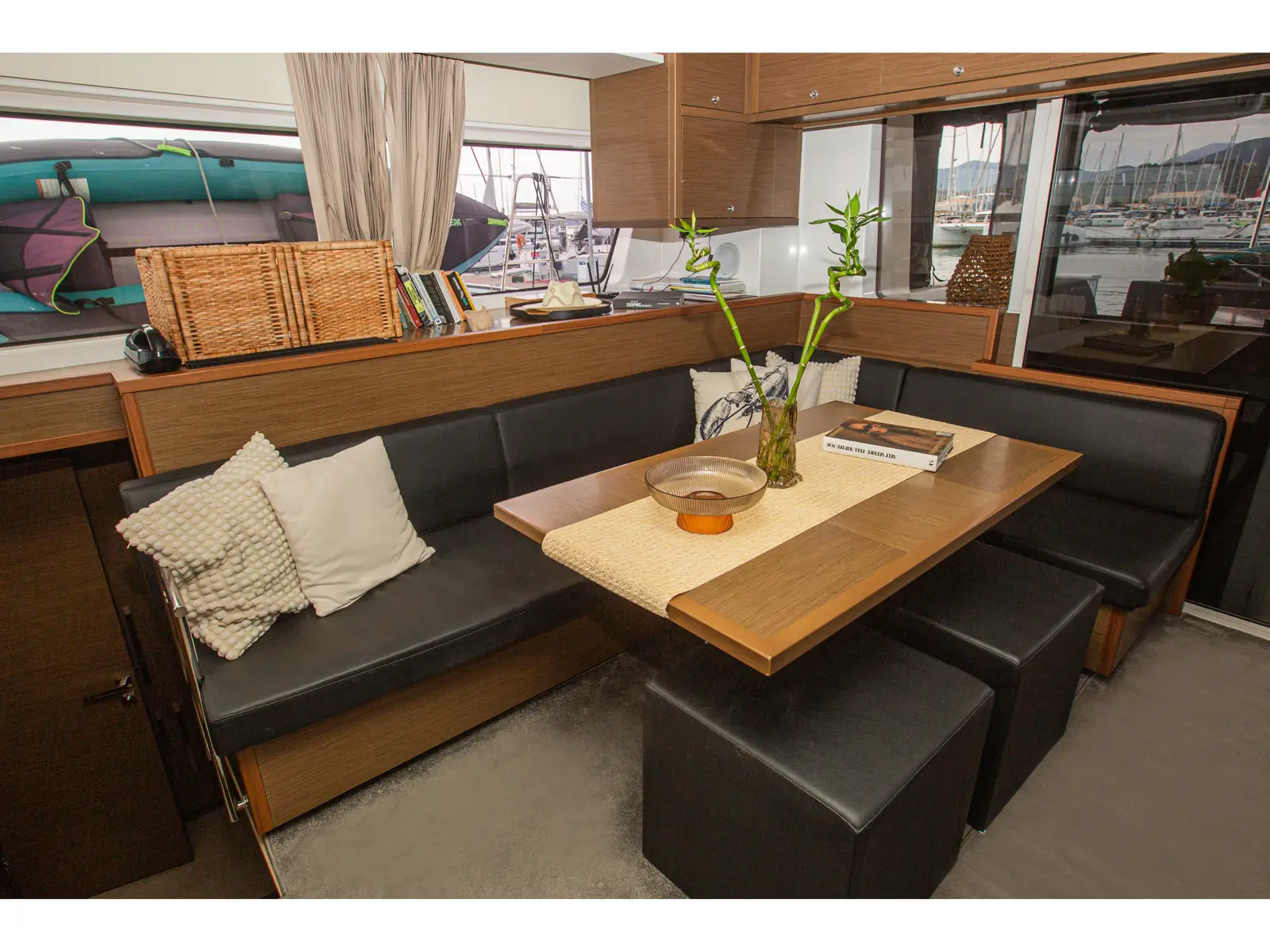 Saga, Interior image