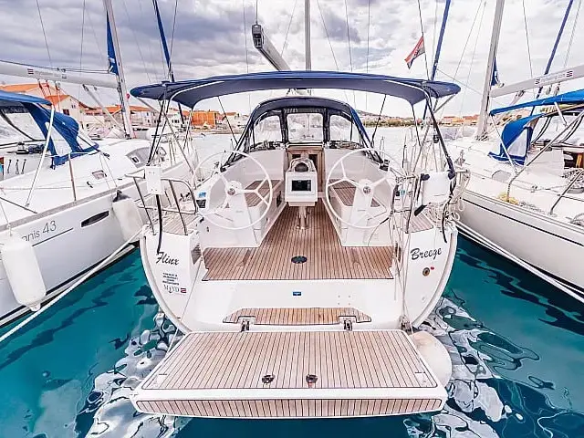 Flinx, Bavaria Cruiser 37
