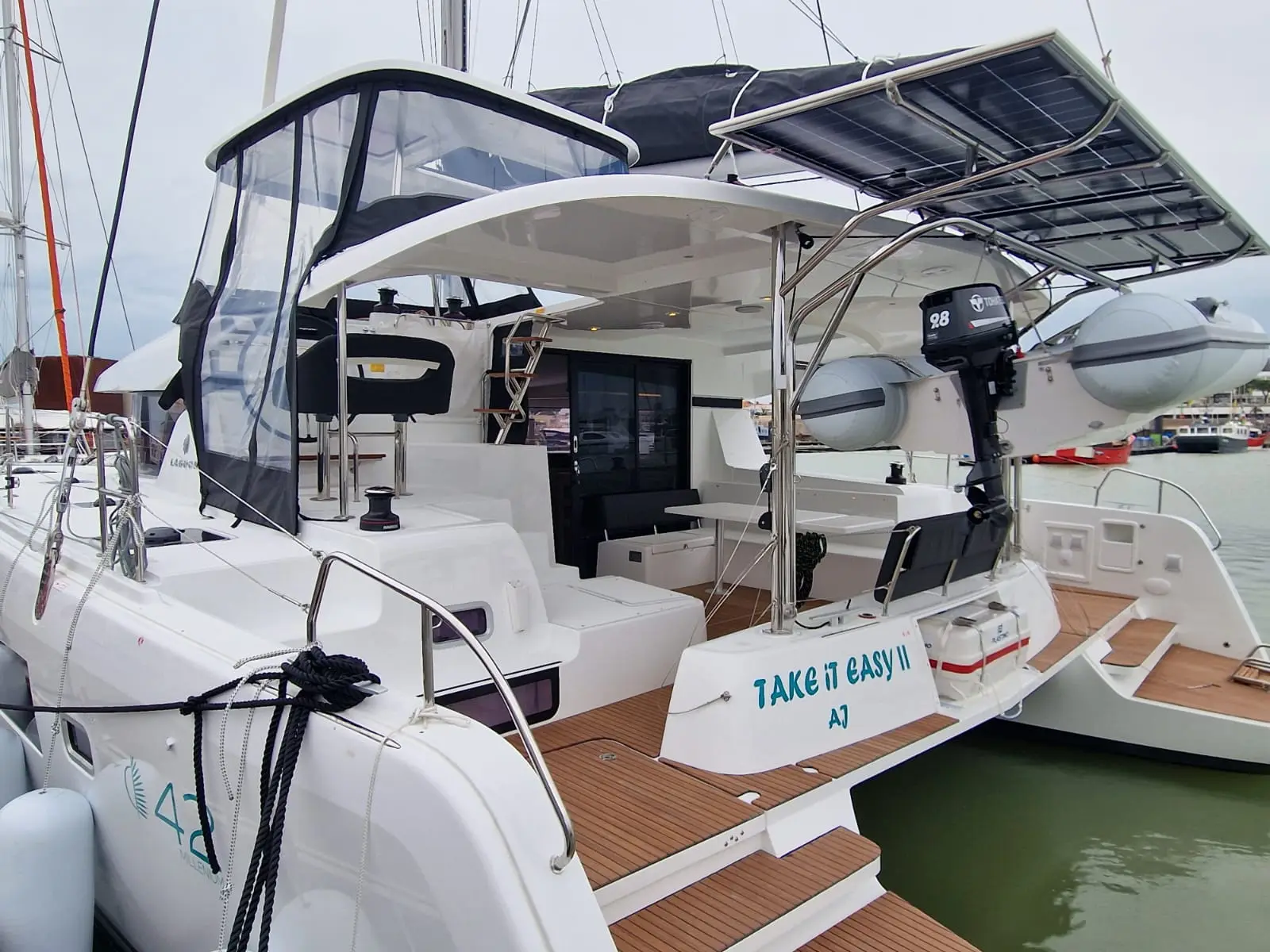 Take it Easy II, Lagoon 42