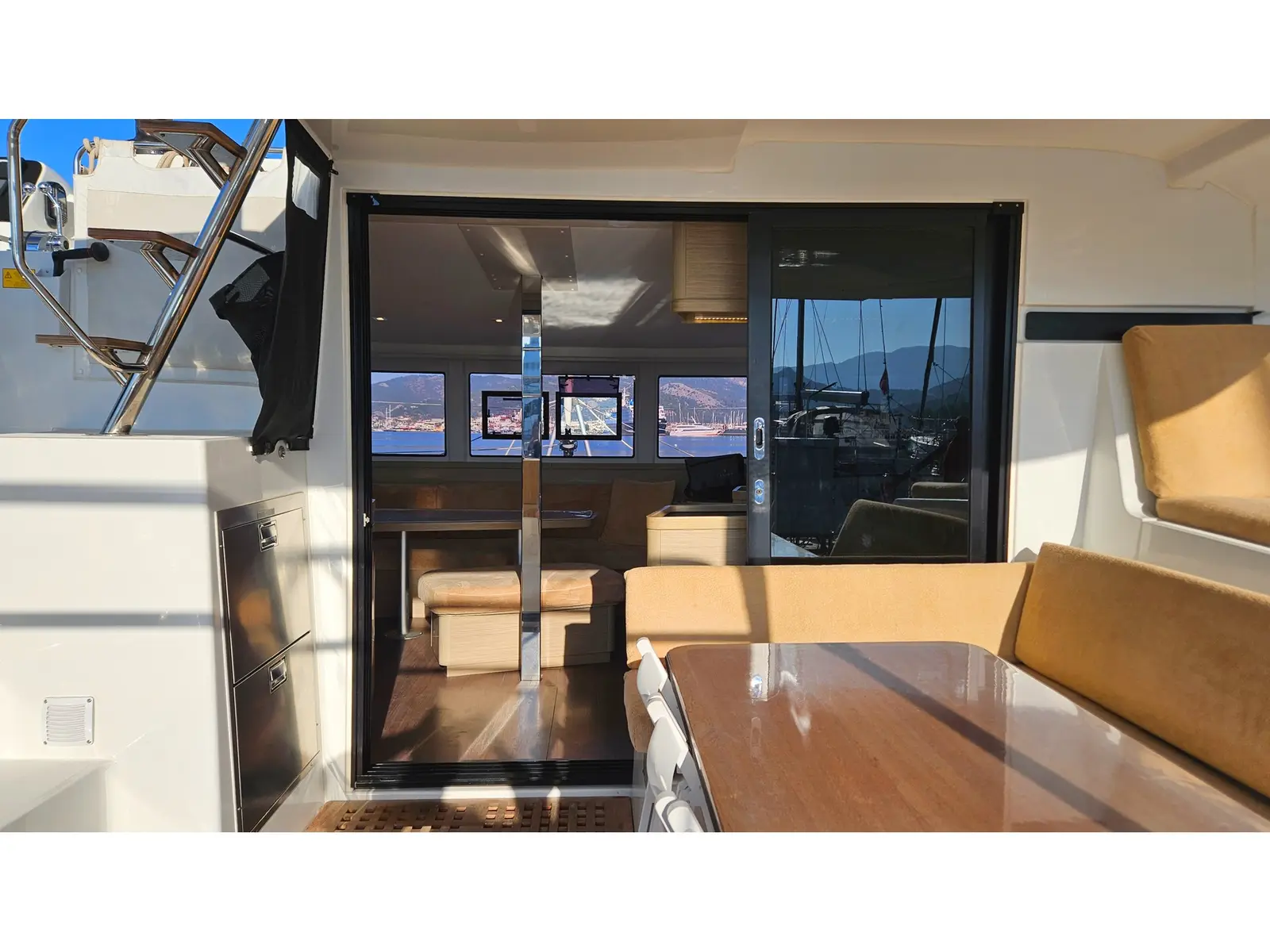 Mare, Interior image