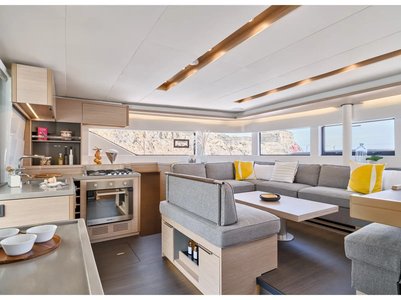 MOONSHADOW, Interior image