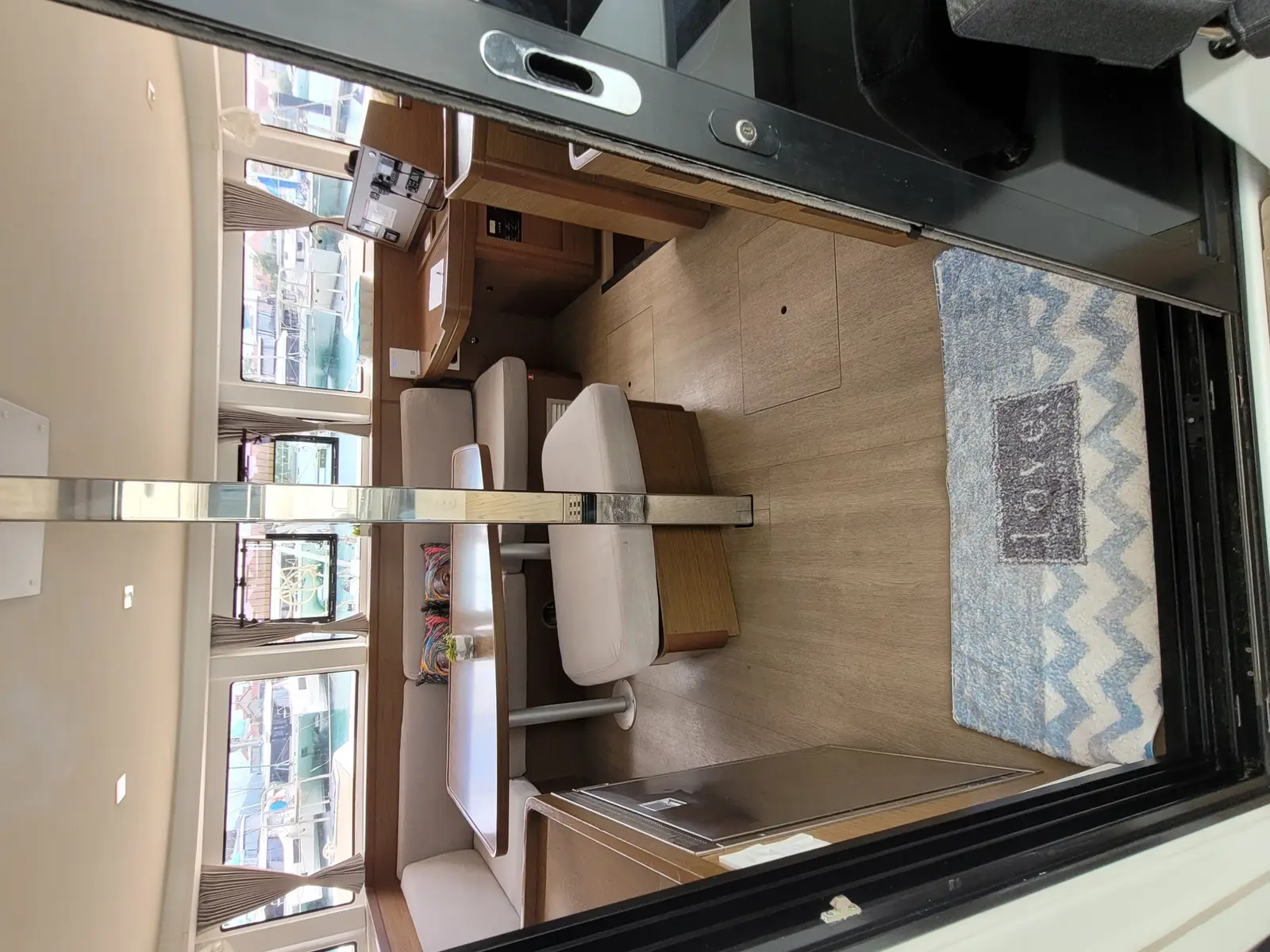 Best Love, Interior image