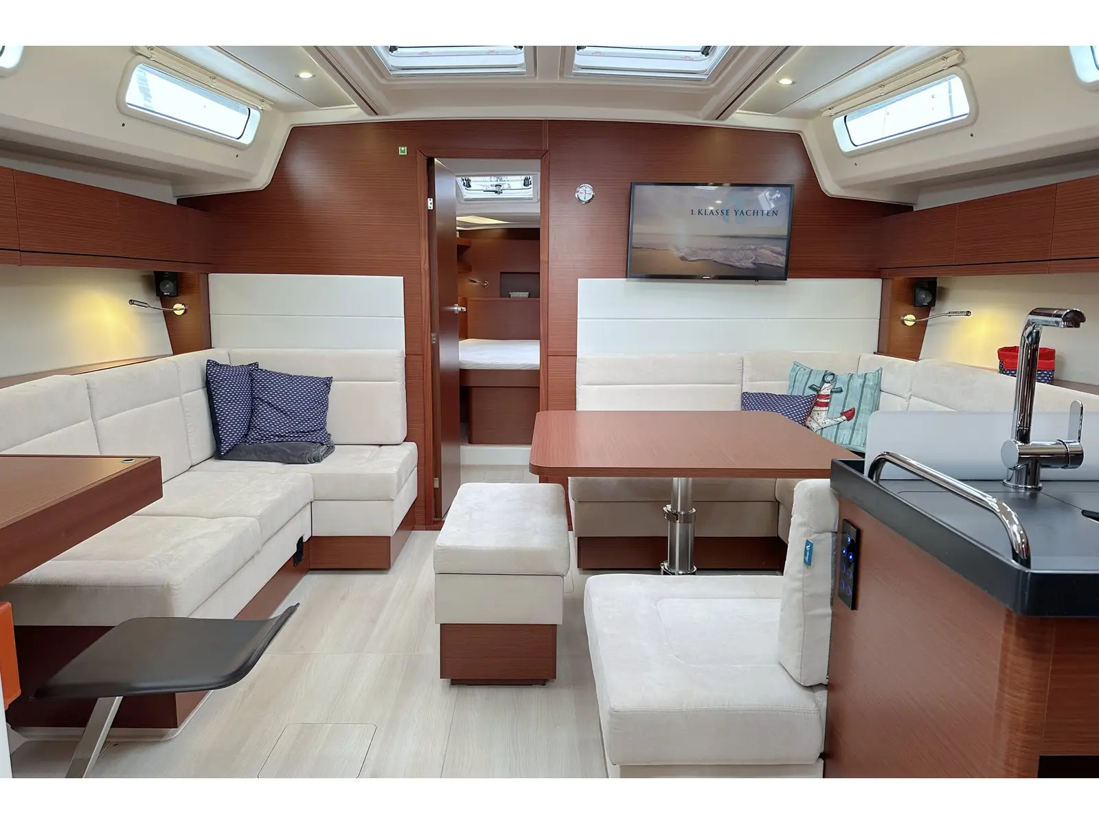 Namaka Elua, Interior image