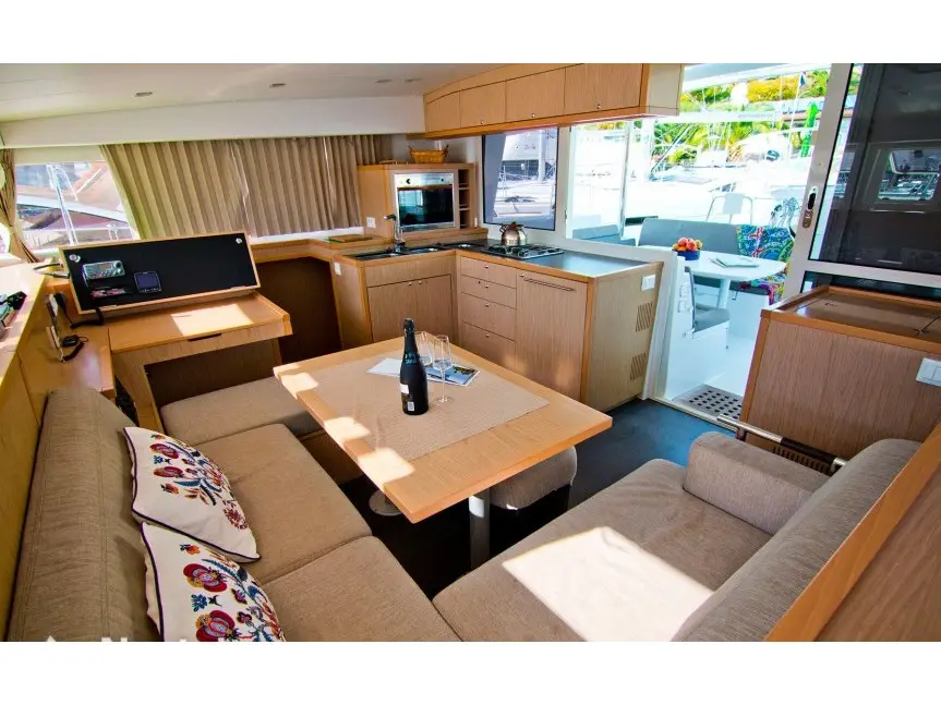 Opale 4, Interior image