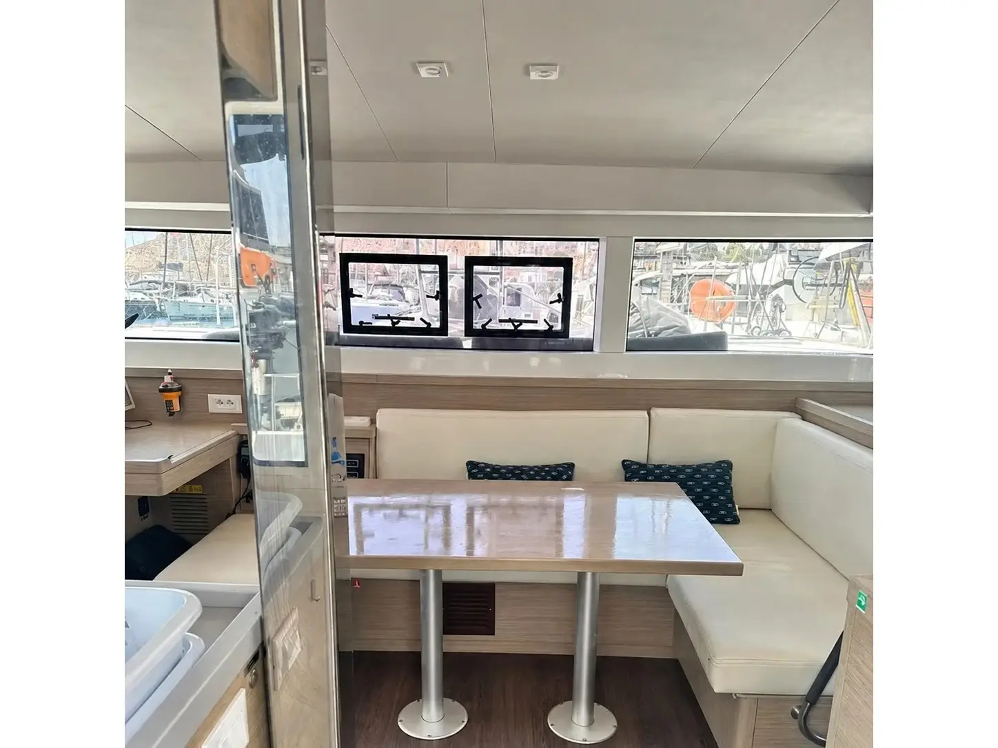 Esmee, Interior image