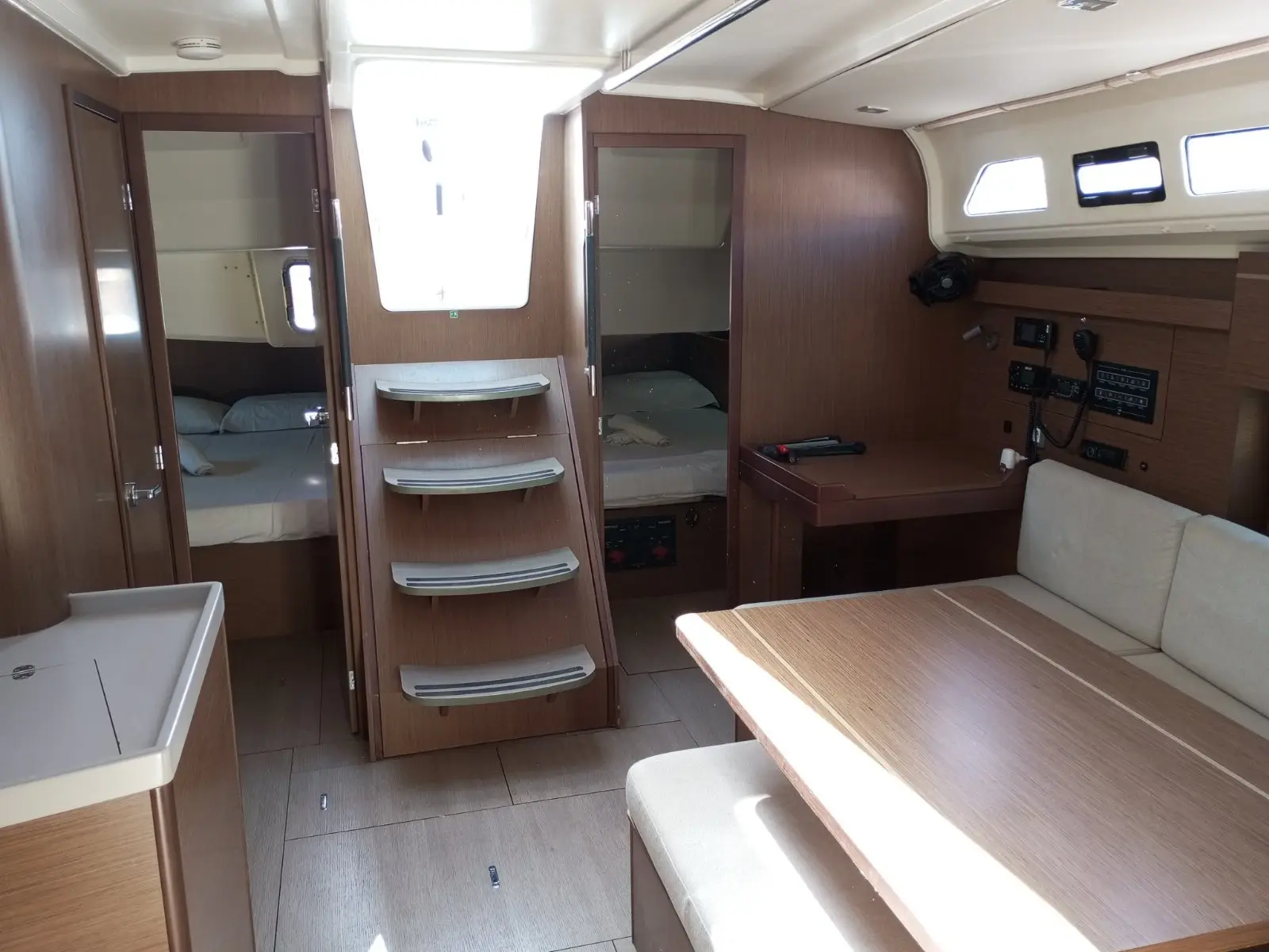 OCEAN PEARL, Interior image