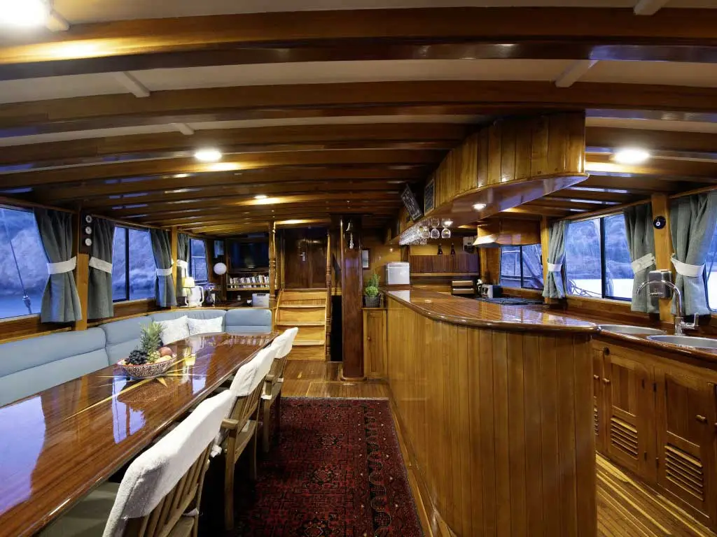 Grande Lale, Interior image