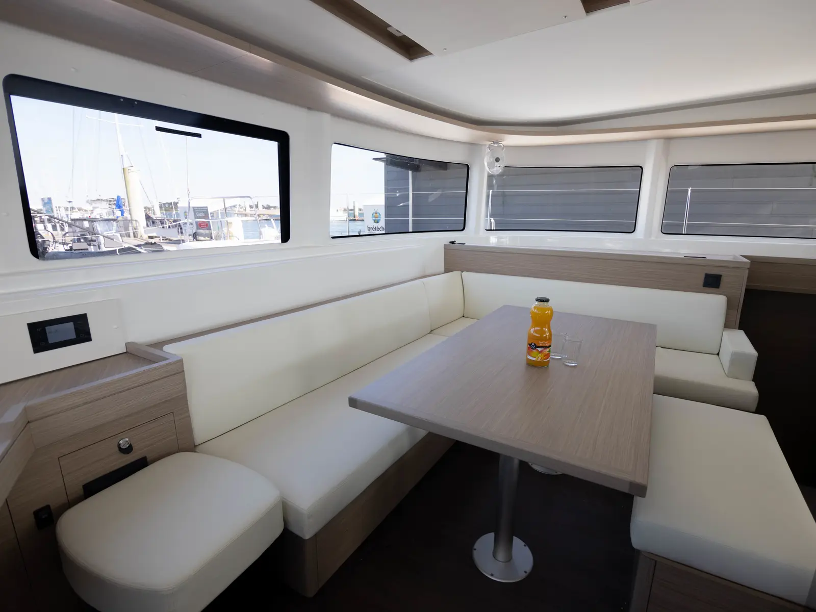 Bula, Interior image