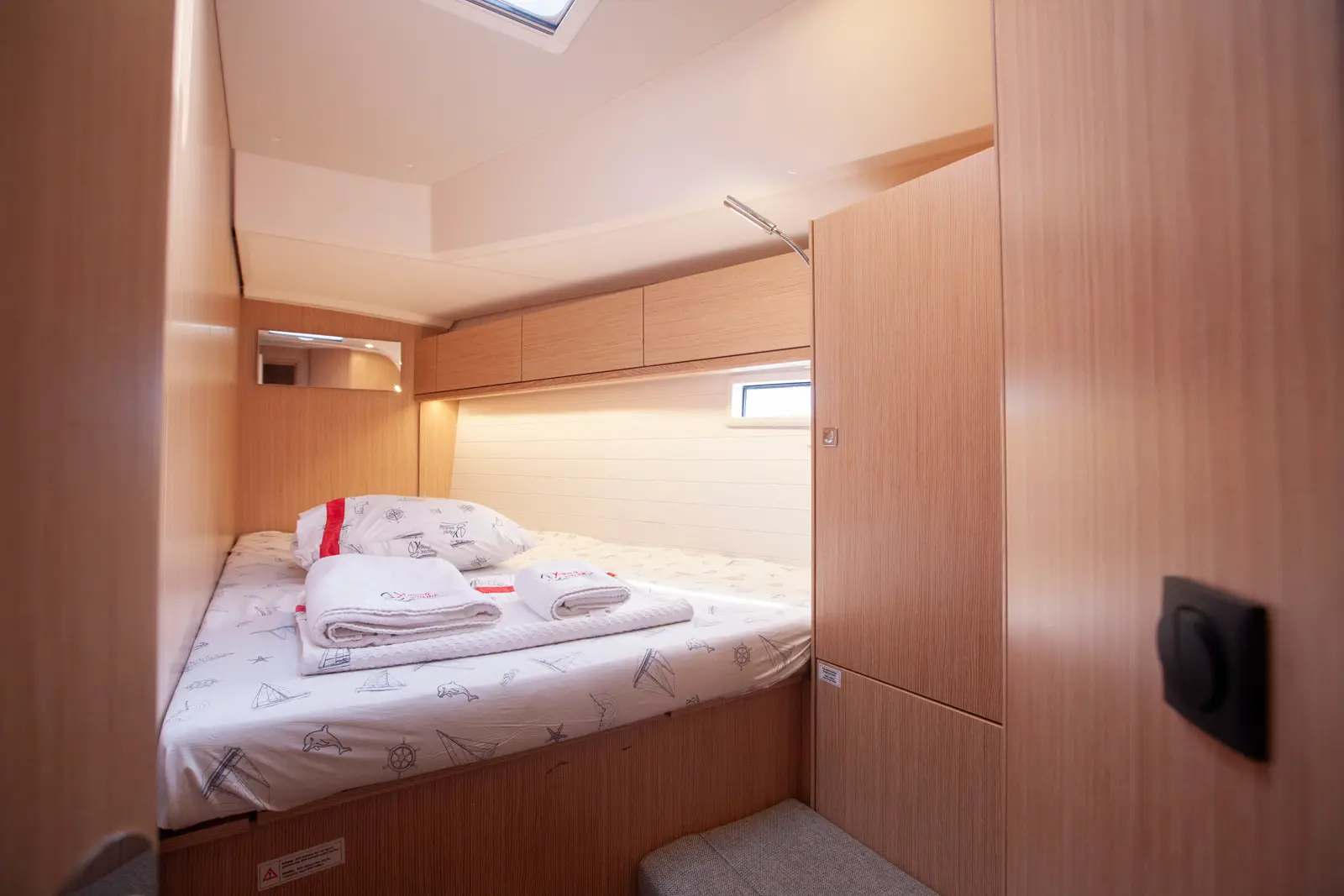 Trex, Front Cabin (starboard side)