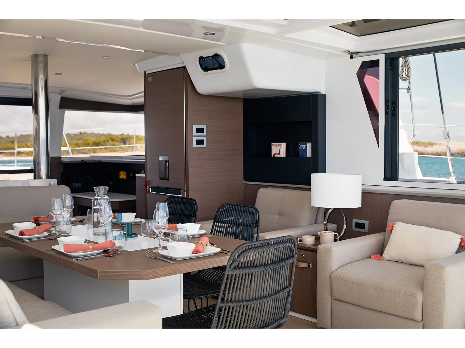 Premium, Interior image