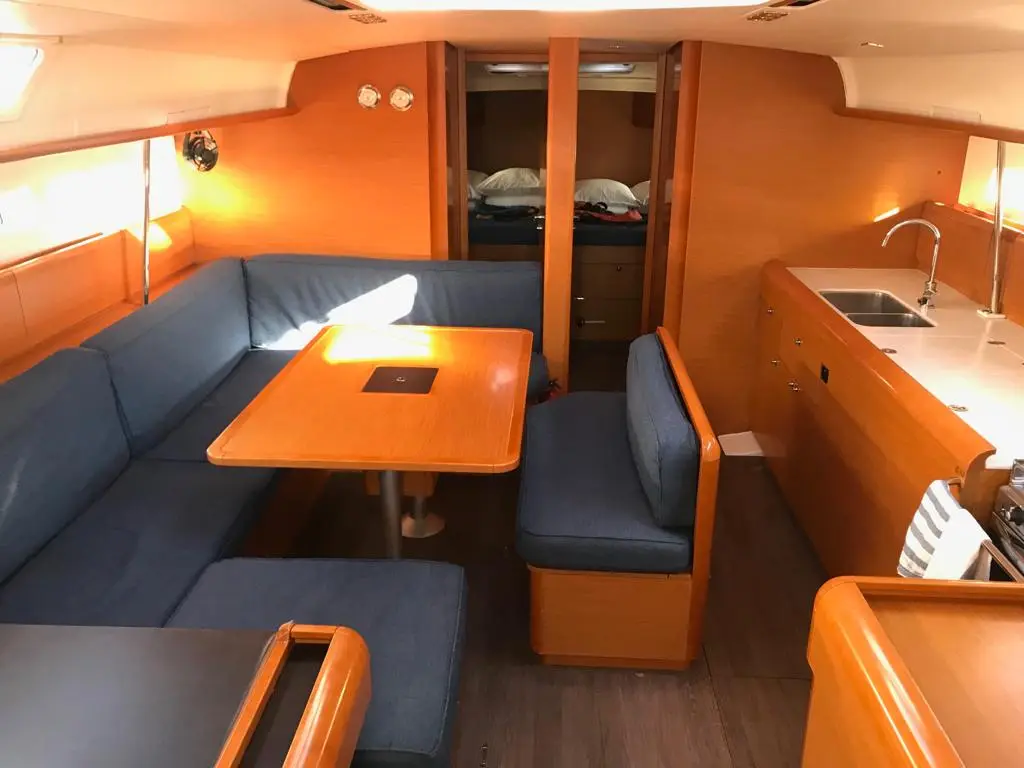 Alboran Bourbon (Majorca), Interior image