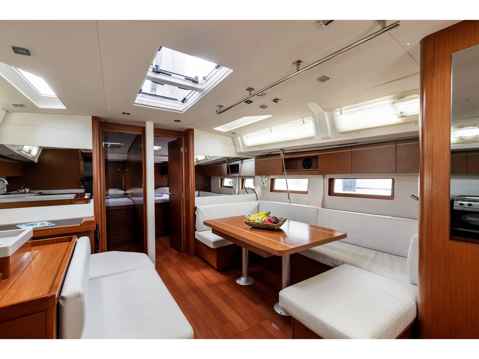 Viennastar, Interior image