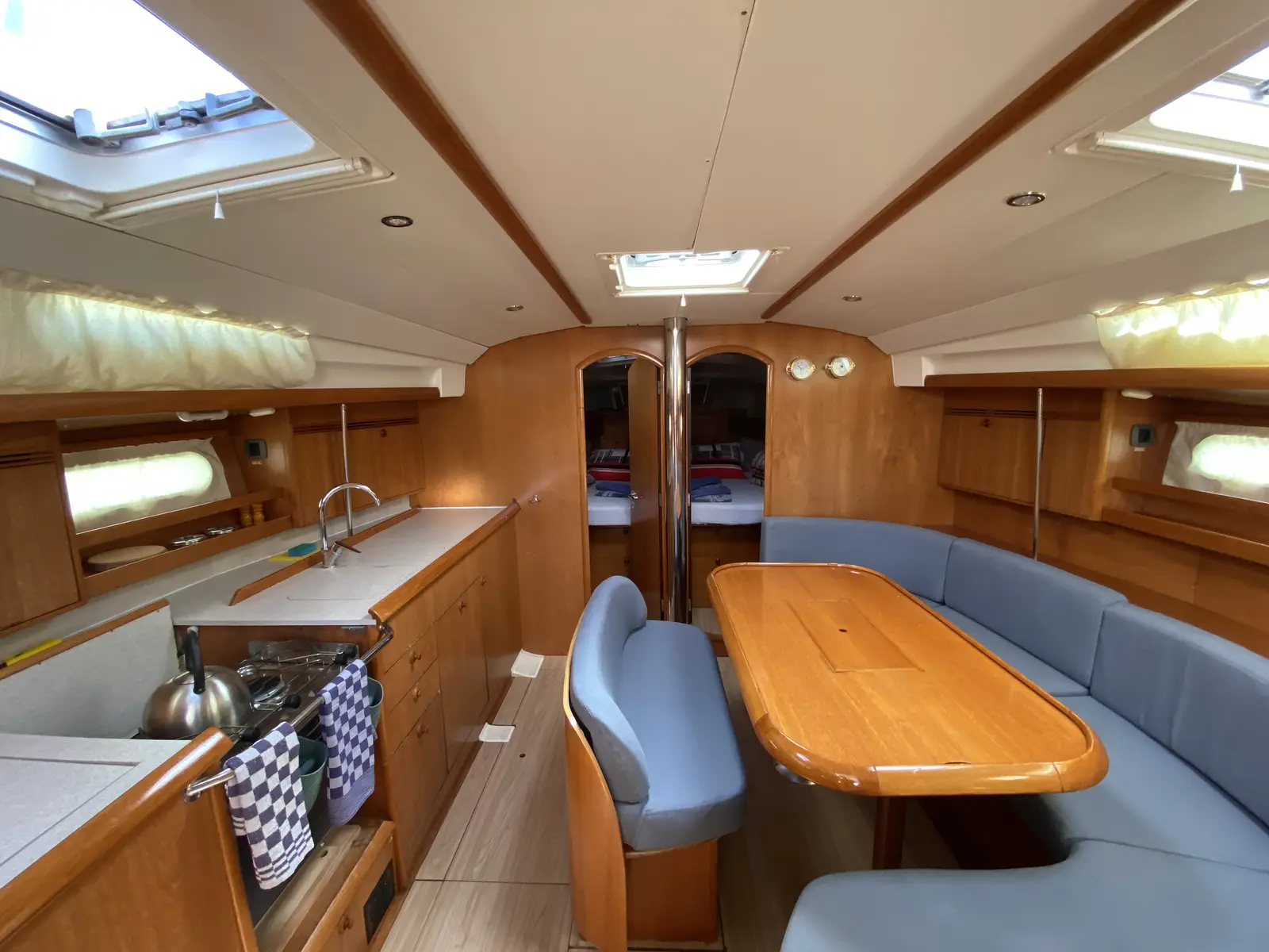 Safina, Interior image