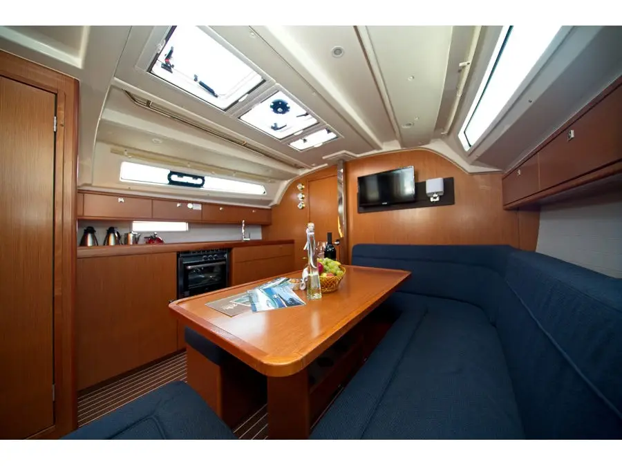 MH 63, Interior image