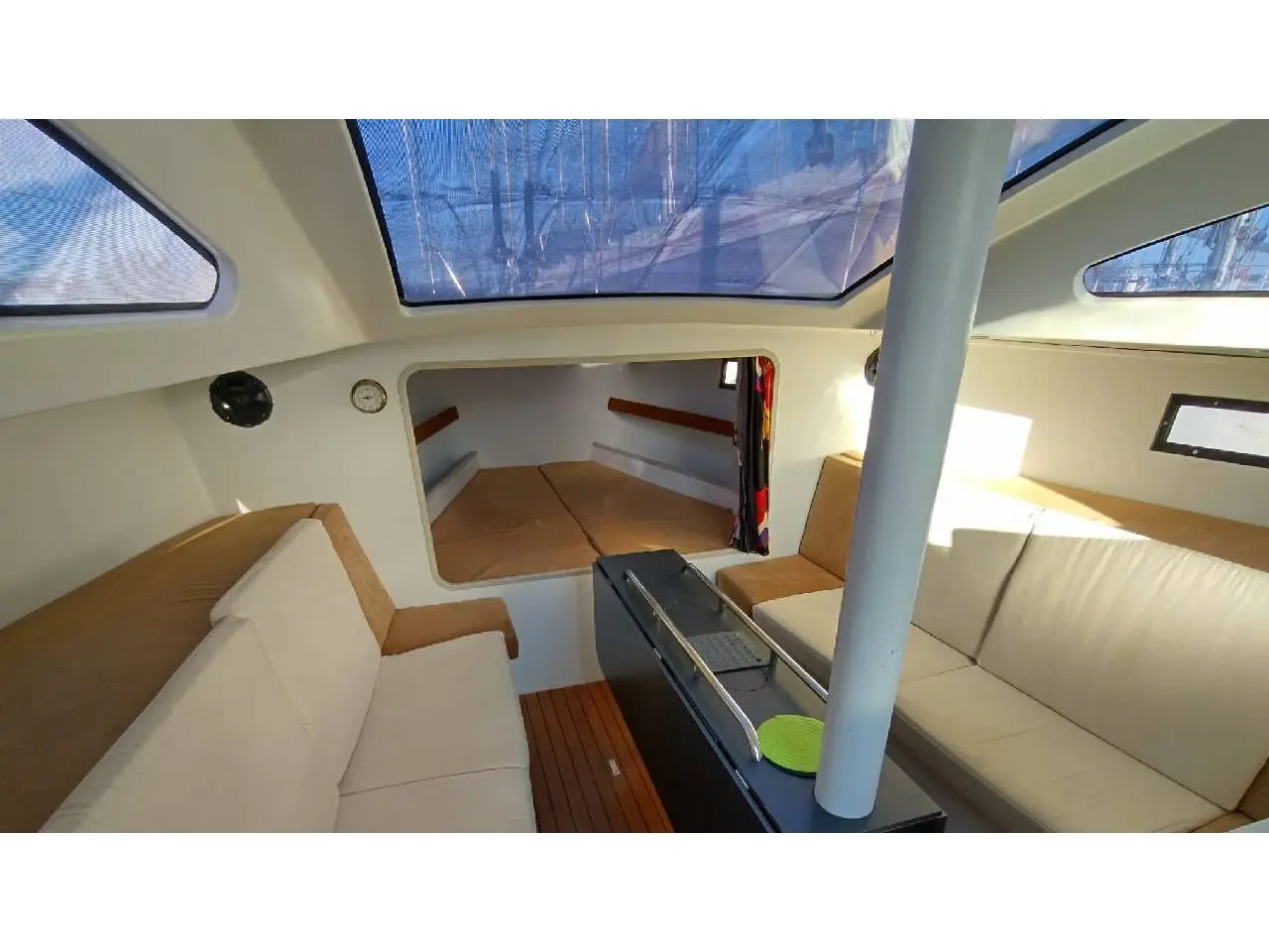 Yume, Interior image